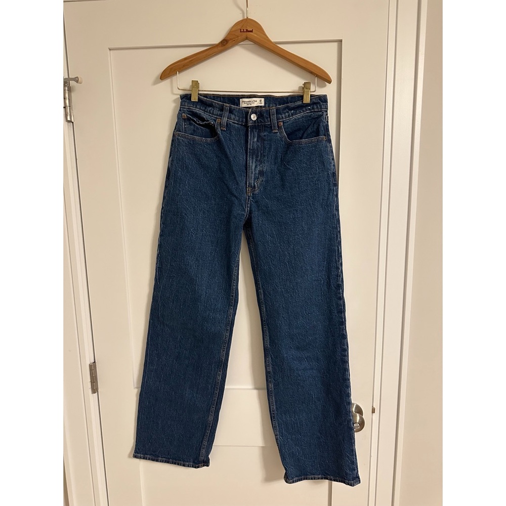 Abercrombie High Rise 90s Relaxed Jean in Dark